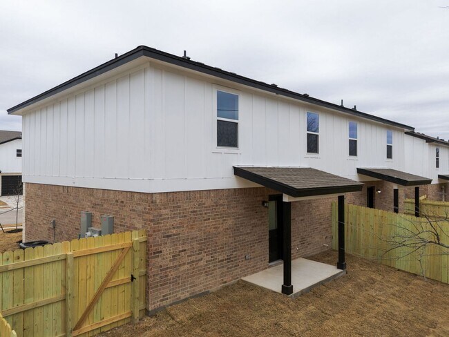 Building Photo - 804 White Meadow Ln