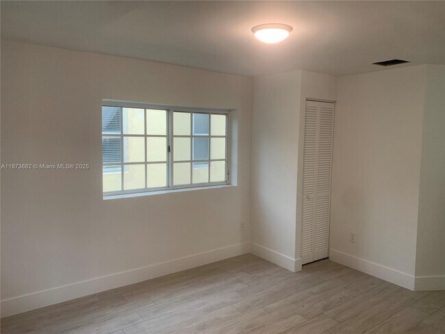 Building Photo - 1218 Salzedo St