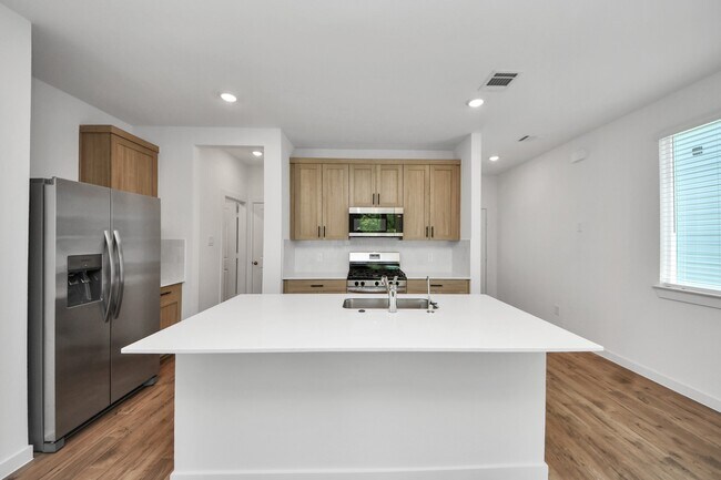 Building Photo - 2138 Olivos St