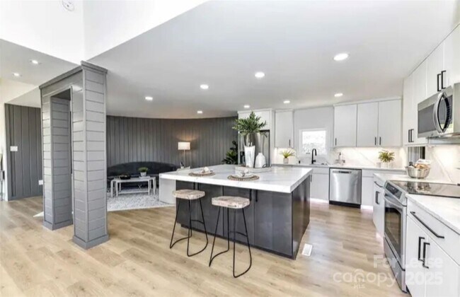 Building Photo - 216 Hermance Ln