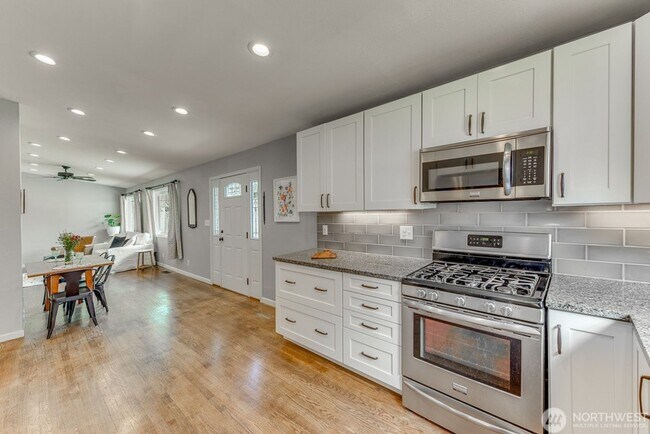 Building Photo - 3Bd/2Ba Lynnwood House