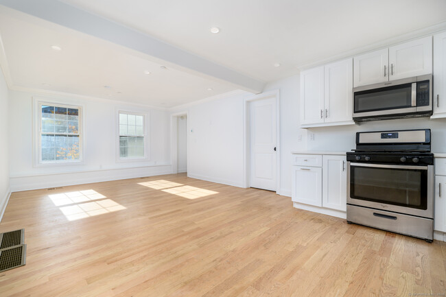 Building Photo - 159 Grove St