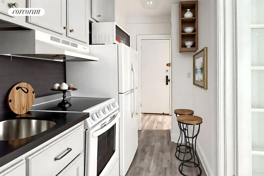 Building Photo - 128 W 13th St