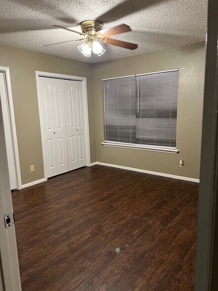Building Photo - 901 Castle Heights Dr