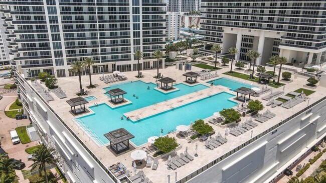 Building Photo - 1830 S Ocean Dr