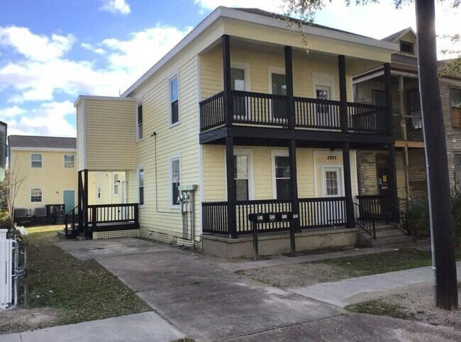 Building Photo - Galveston 4-plex Ave K