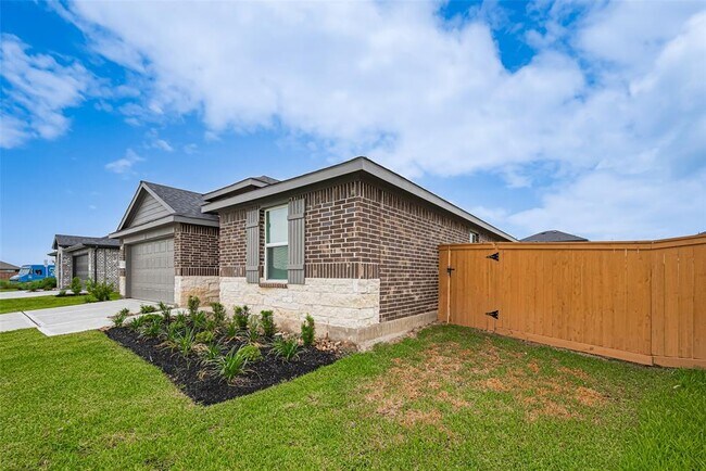 Building Photo - 27306 Sunterra Village Dr
