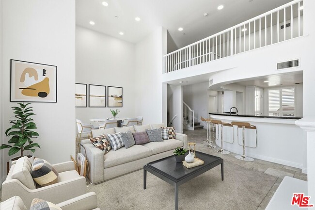 Building Photo - 5831 Seawalk Dr