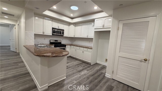 Building Photo - 414 E Valencia Ave