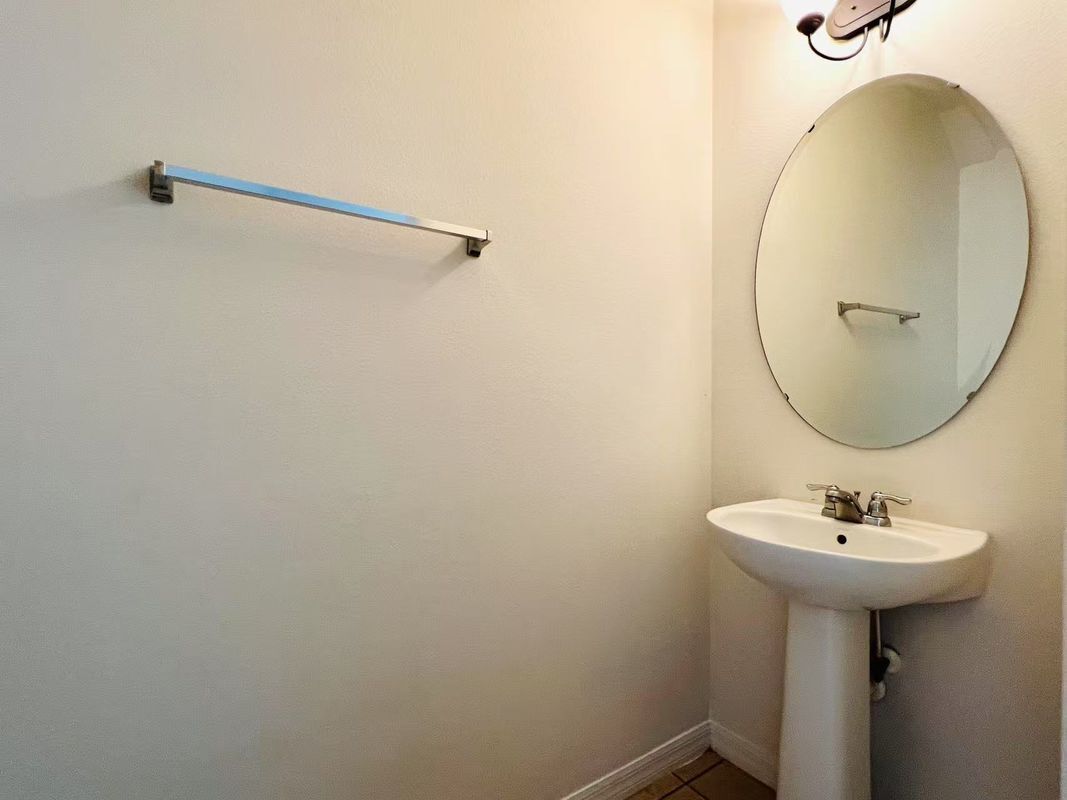 Building Photo - 1651 Smokey Oak Way