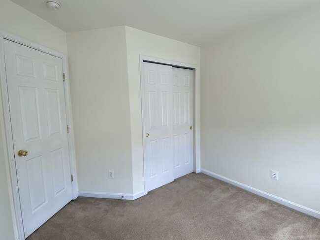 Building Photo - 33 Scholarship Ln
