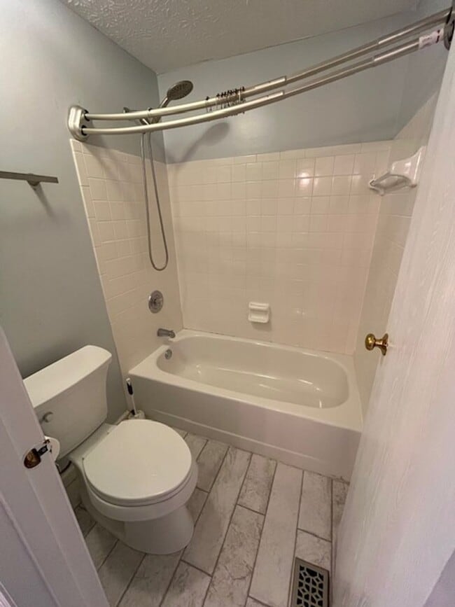 Building Photo - Beautifully remodeled 3 bedroom, 2.5 bath, 2 car garage