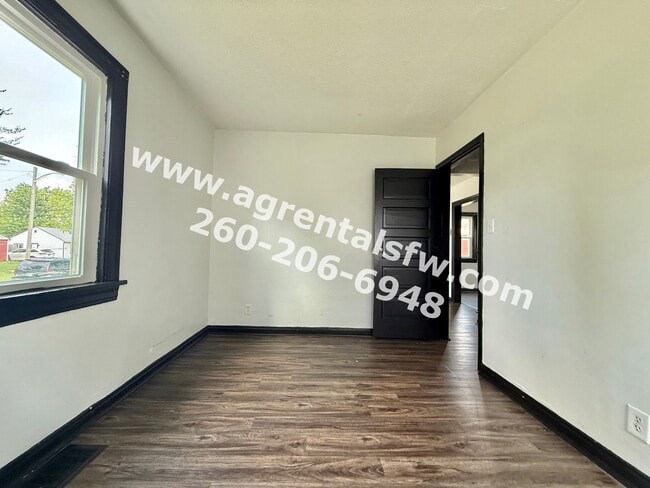 Building Photo - 2 bedroom house