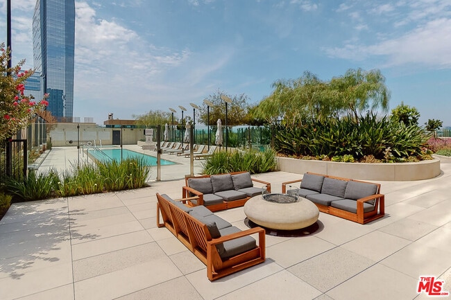 Building Photo - 889 Francisco St