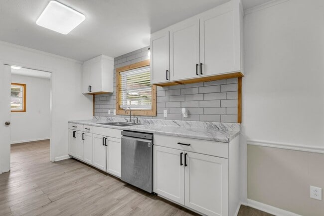 Building Photo - Renovated 3 Bedroom 2 Bath Home for Rent with Detached Garage!