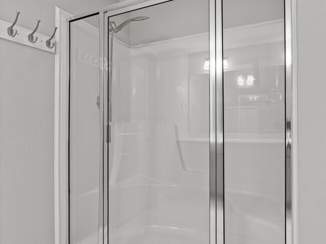 Building Photo - 114 Summer Pointe Ln NW