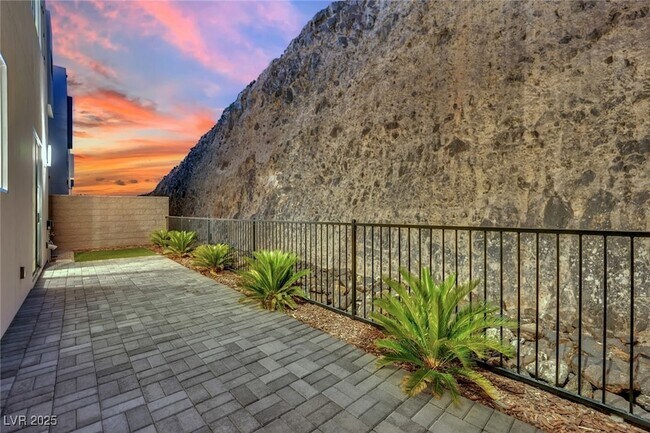 Building Photo - 378 Tranquil Peak Ct