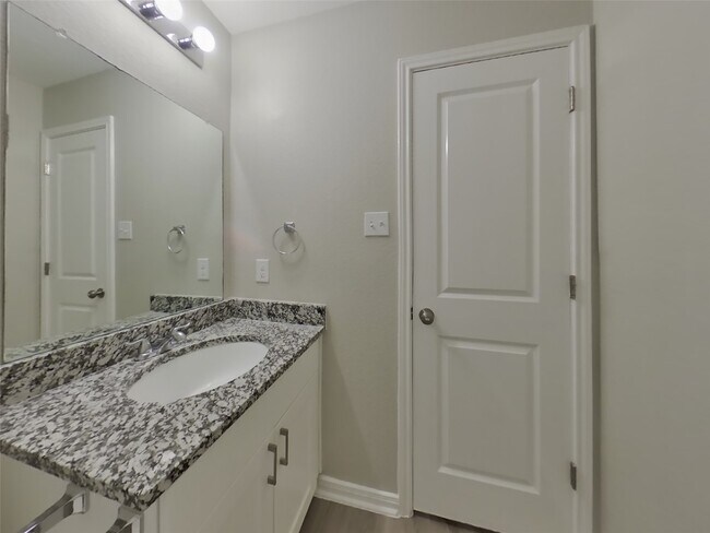 Building Photo - 10050 Cerritos dr