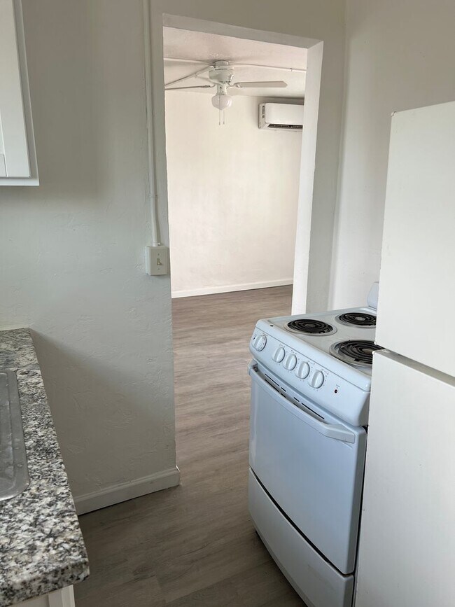 Building Photo - 2309 S 4th Ave