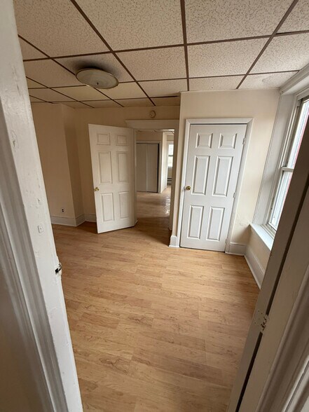 Building Photo - 1047 Penn St