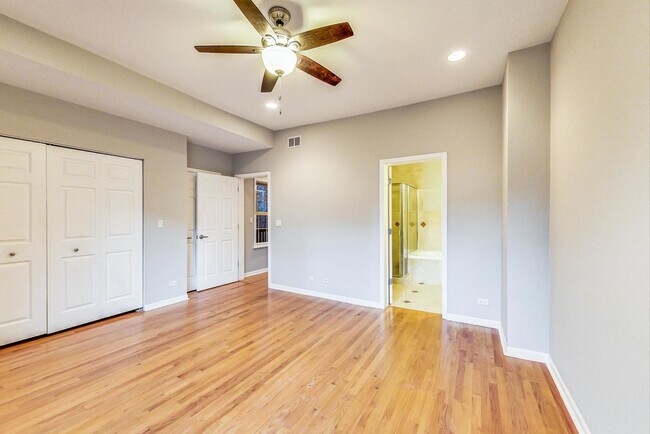 Building Photo - 825 W Cuyler Ave