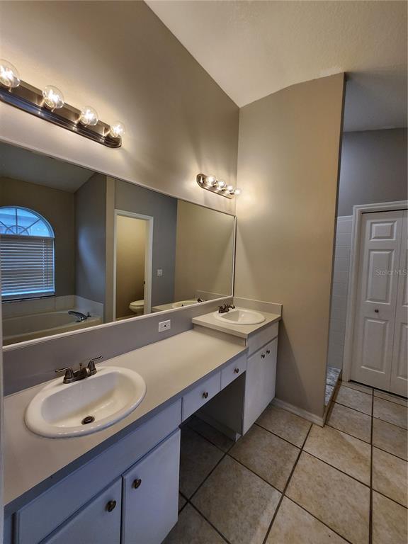 Building Photo - 22707 Roderick Dr