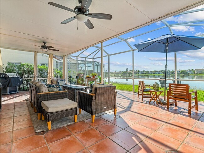 Building Photo - 1433 Presidio Dr