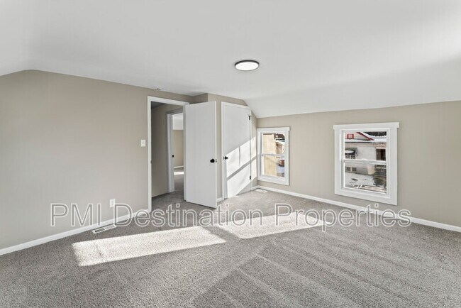 Building Photo - 811 N 10th St