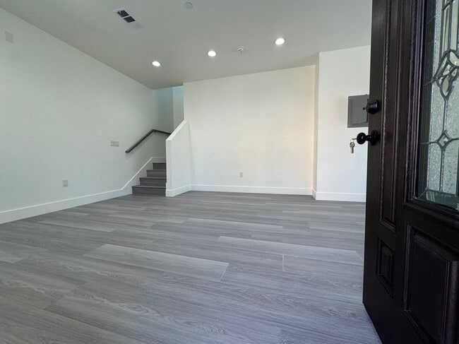 Building Photo - 7871 Glencoe Drive