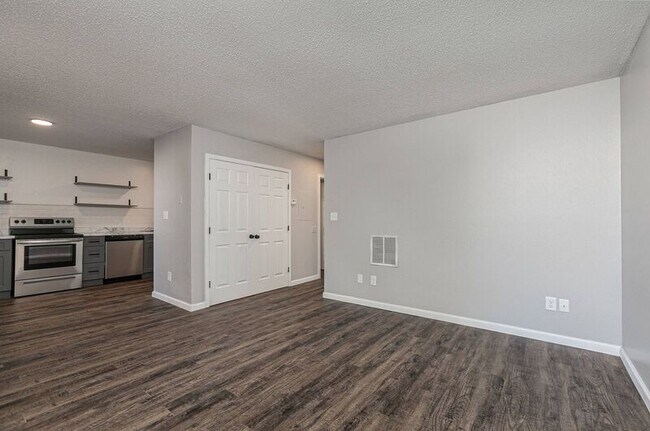 Building Photo - 1147 E Elm St