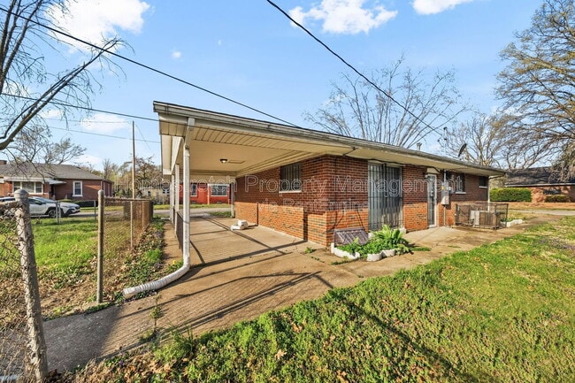 Building Photo - 2301 Belleview Ave