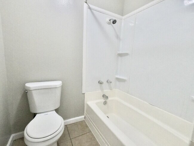 Building Photo - 3 BEDROOM CONDO | COMMUNITY POOLS + WALKING TRAILS | CENTRAL LAS VEGAS LOCATION