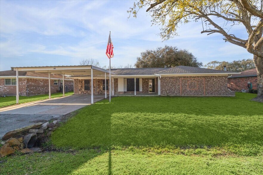 Primary Photo - 412 Lyndale Dr