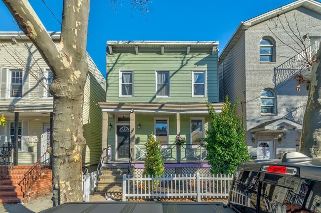 Building Photo - 396 Union St