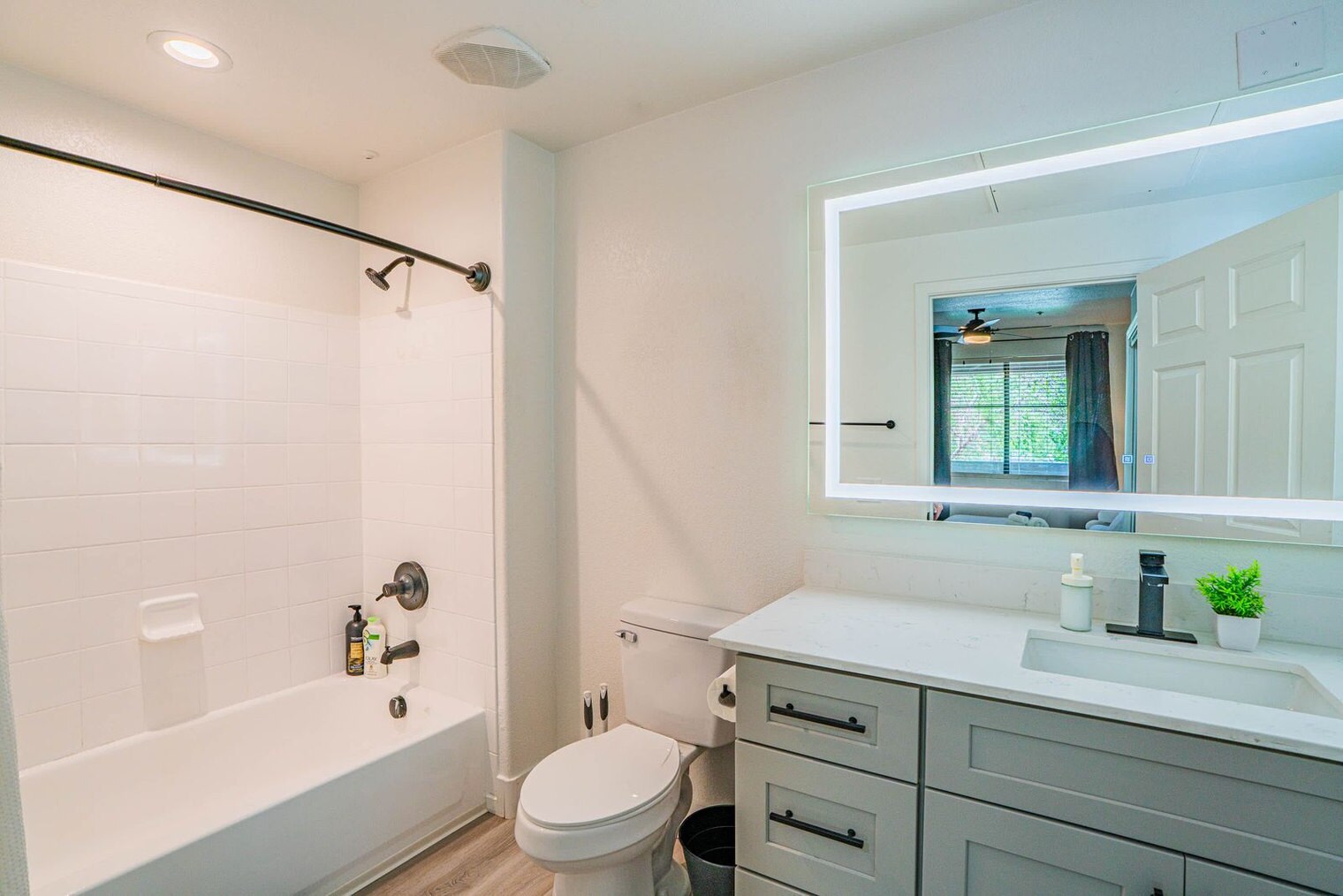 Building Photo - 6610 N 93rd Ave