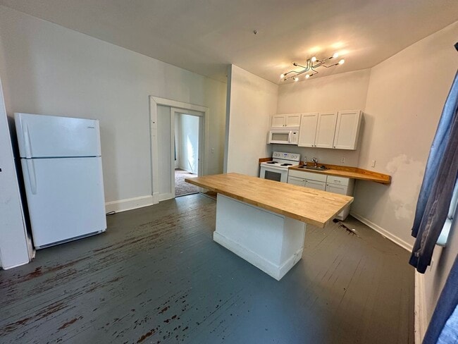 Building Photo - 2 BED | 1 BATH | BACKYARD | EASTSIDE (Anderson and E 31st)