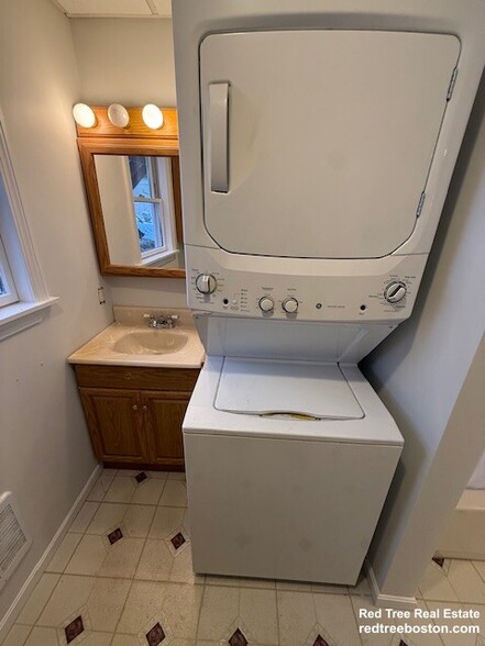 Building Photo - 60 Haines St