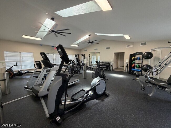 Building Photo - 5321 Summerlin Rd
