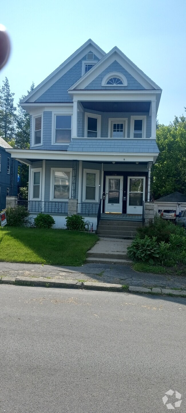 Building Photo - 824 Hampton Ave