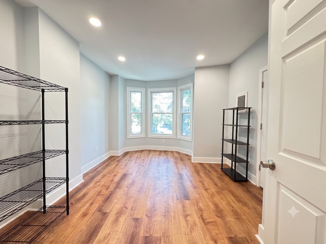 Building Photo - Fully Renovated 3BR Near Yale SOM | In-Unit Laundry | Large Back Porch