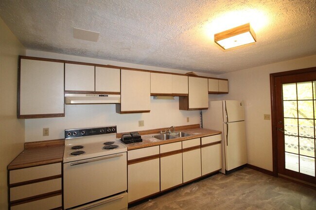 Building Photo - 84 Franklin St