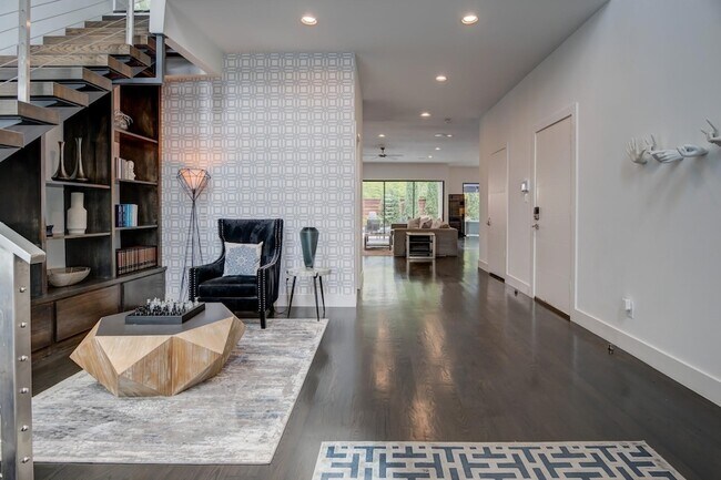 Building Photo - 5017 Milam St