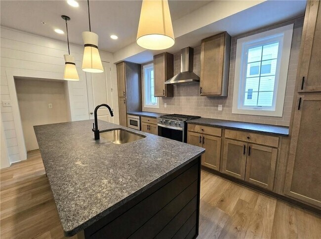 Building Photo - 305 Frederick Wy