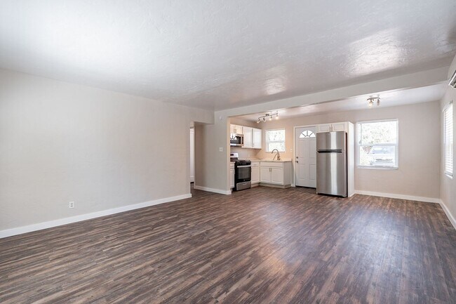 Building Photo - 305-315 N Highland Ave