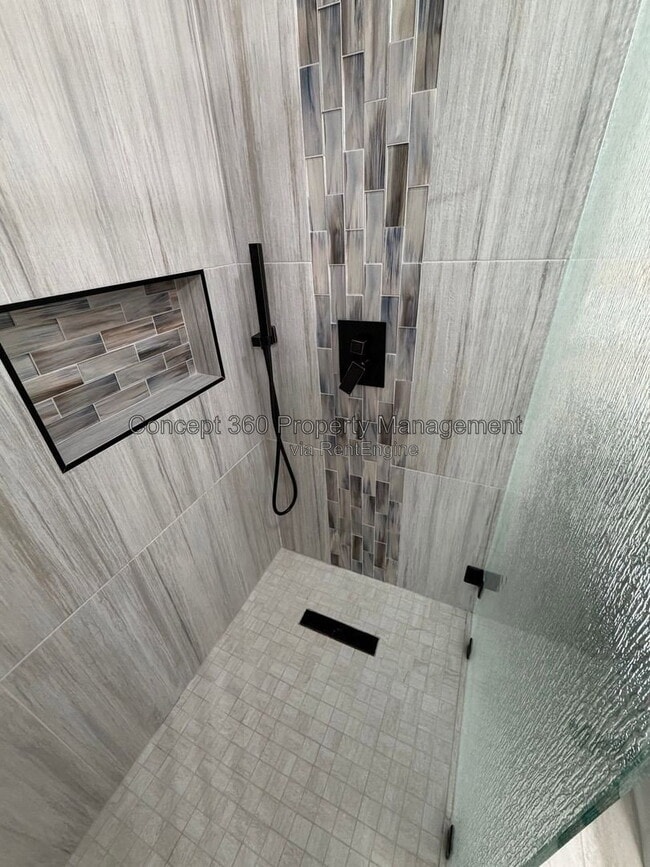 Building Photo - 237 Novara Dr