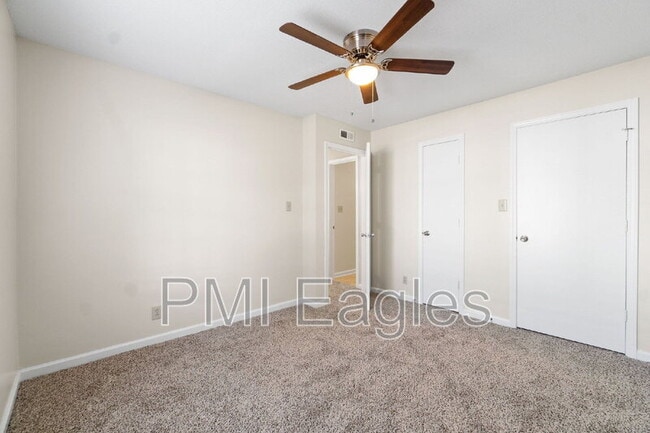 Building Photo - 263 White Oak Rd