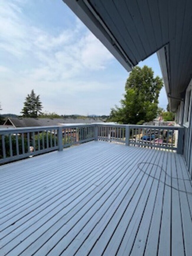 Building Photo - Elm Duplex