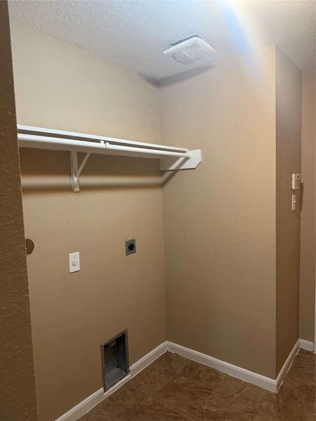 Building Photo - 15326 Trinity Meadow Dr