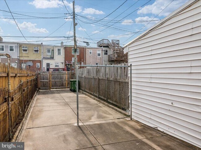 Large Backyard - 3415 Mount Pleasant Ave