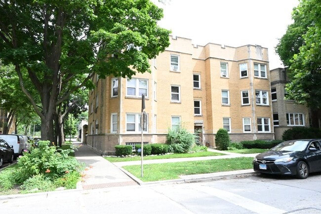 Building Photo - 2421 W Ardmore Ave